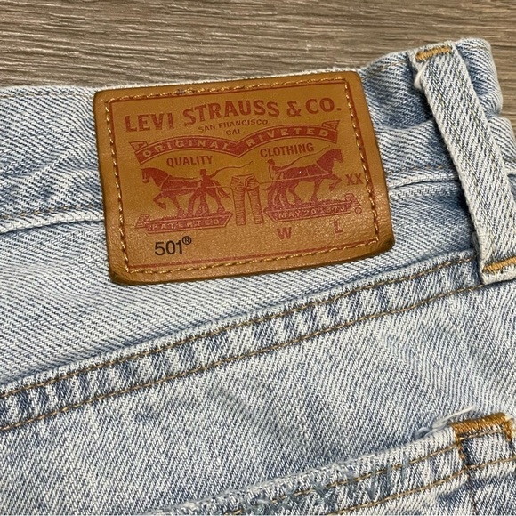 Levi's Womens 501 Button Fly Raw Hem Blue High Rise Denim Patch Jean Shorts 28 - Picture 7 of 9